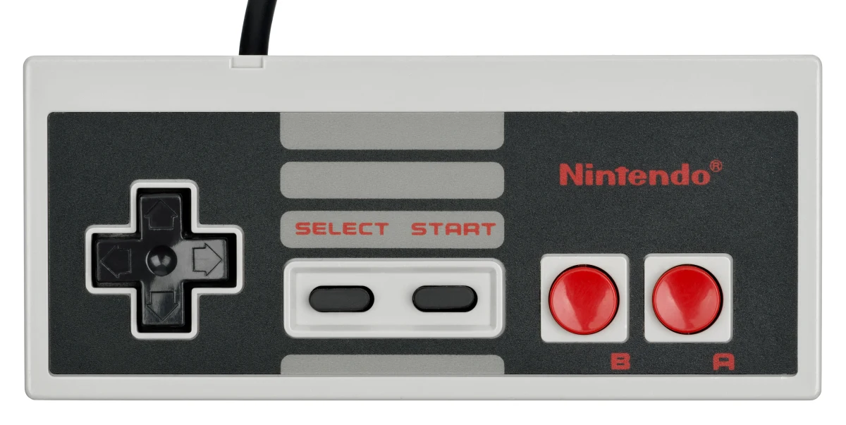 El mando de la Nintendo Entertainment System, con la cruceta a la izquierda y los botones B y A a la derecha